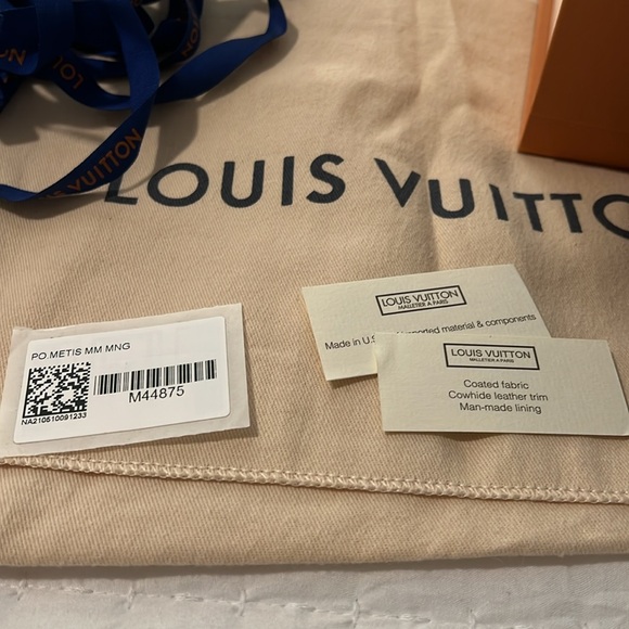 Louis Vuitton Pochette Métis - Picture 2 of 10